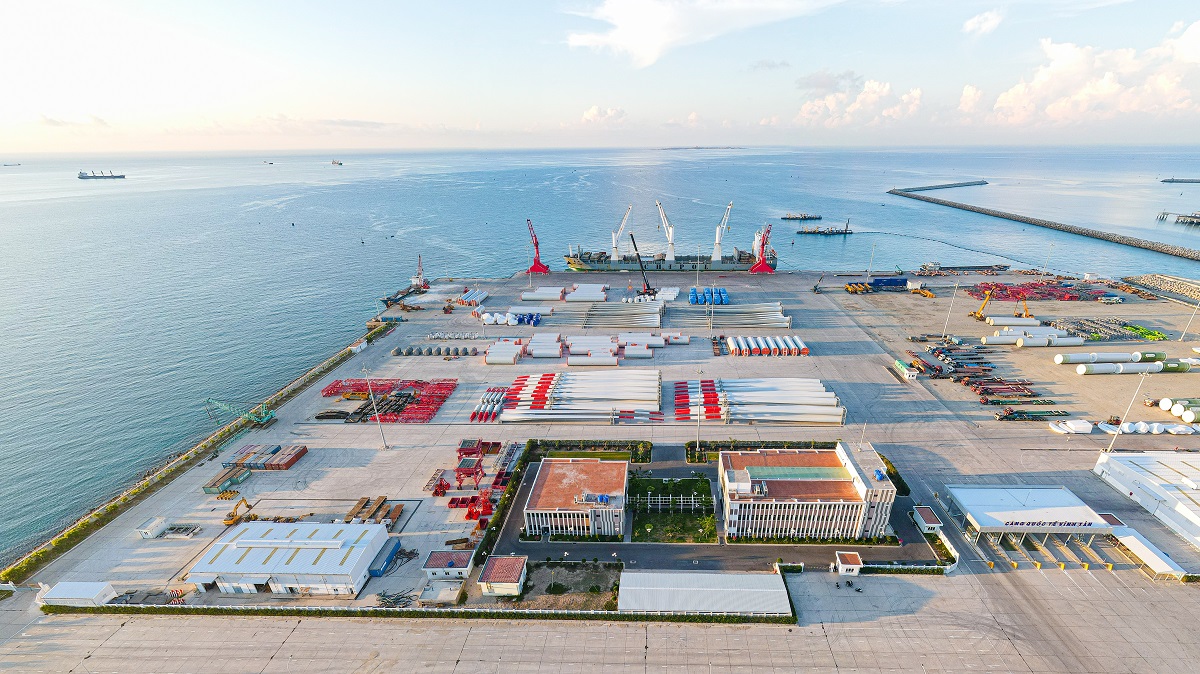 Vantage Logistics signed a cooperation agreement on logistics services with Vinh Tan International Port