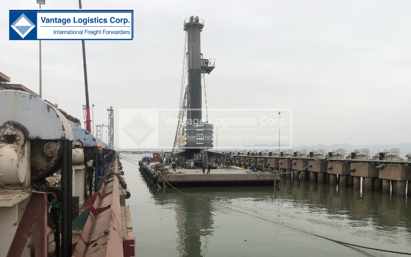 Vận chuyển thành công 4 cẩu Liebherr LHM550 + LHM500 từ cảng Tân Vũ, Hải Phòng về nhà máy Nosco Shipyard Quảng Ninh